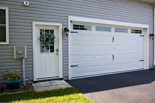 24/7 Emergency Garage Door Panel Replacement experts in Monteagle, TN